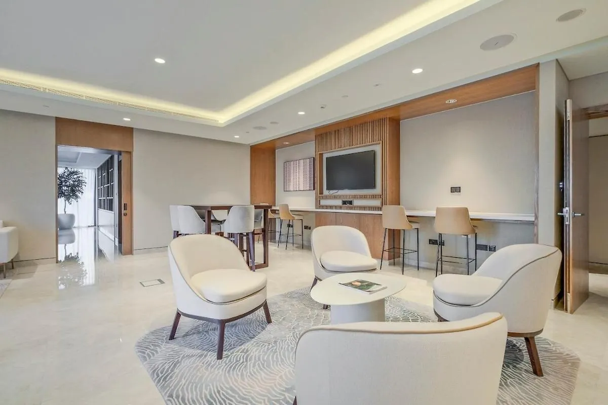 Graceful 2-Bedrooms Apartment Near Burj Khalifa And Dubai Mall! 0*,