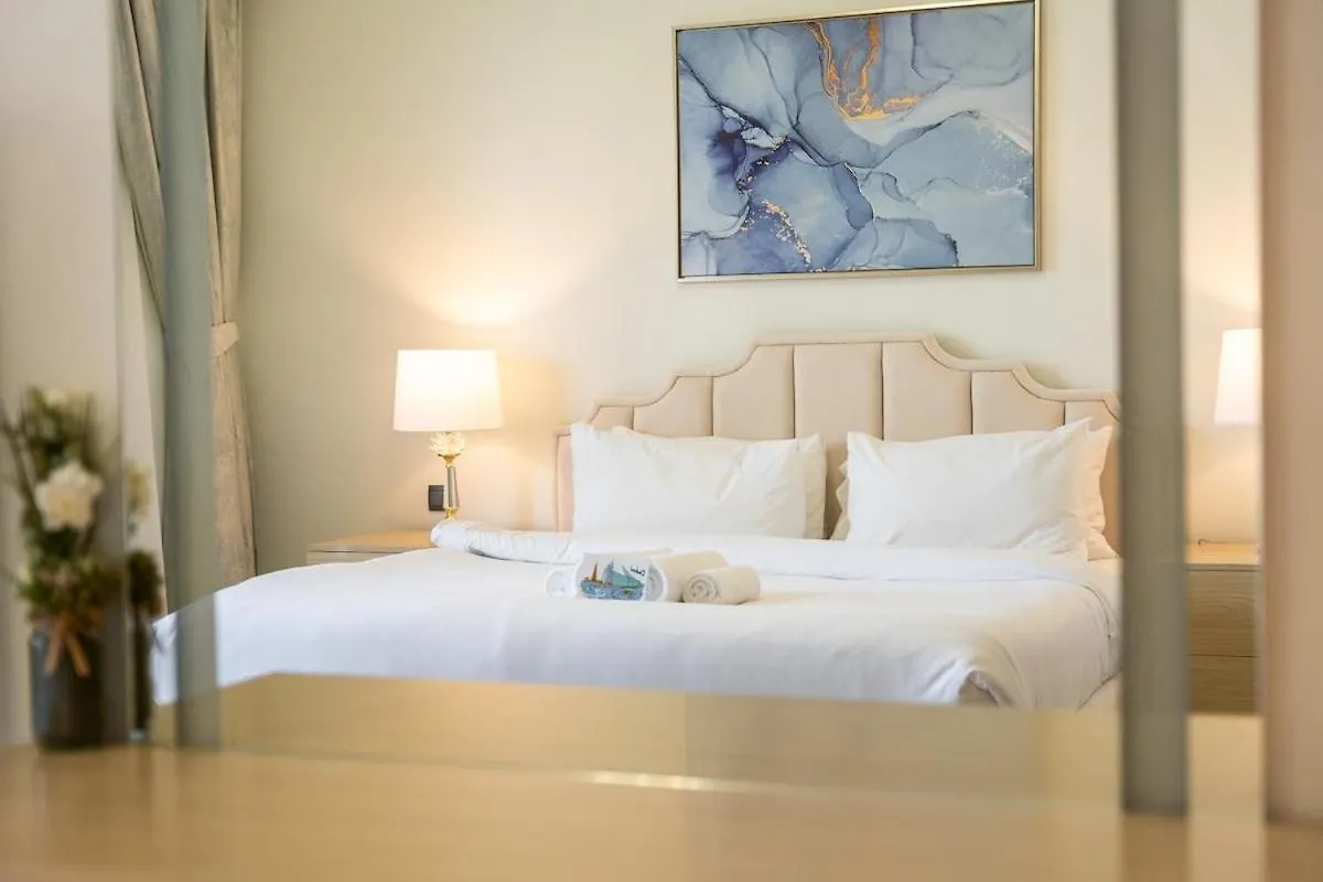 Graceful 2-Bedrooms Apartment Near Burj Khalifa And Dubai Mall!