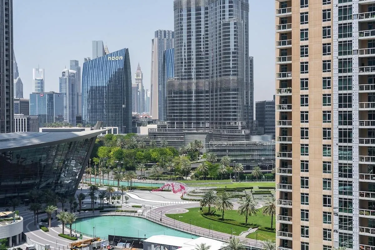 Graceful 2-Bedrooms Apartment Near Burj Khalifa And Dubai Mall! 0*,