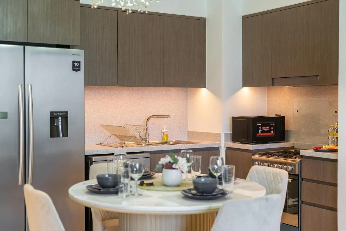Graceful 2-Bedrooms Apartment Near Burj Khalifa And Dubai Mall!